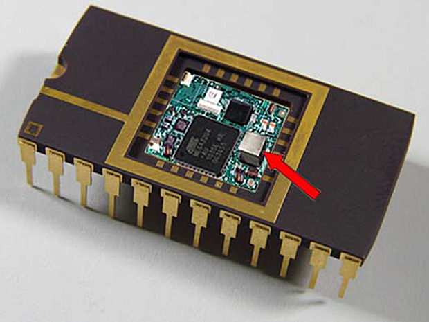 Photograph of the experimental arrangement. The interface circuit and the sensor (indicated by the red arrow) are mounted inside an open-cavity IC chip (the wire bonding was added after the photograph was taken).